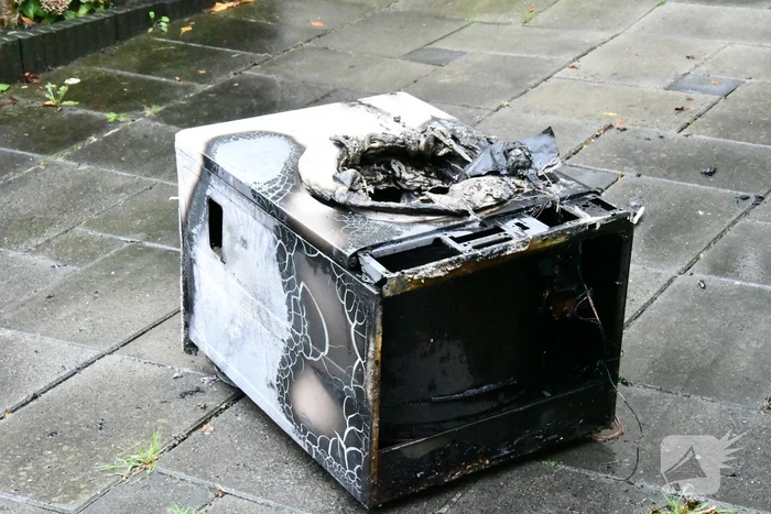 Wasdroger belandt op straat na brand