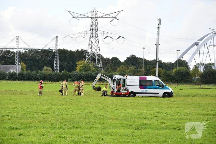Lage druk gasleiding gesprongen midden in weiland
