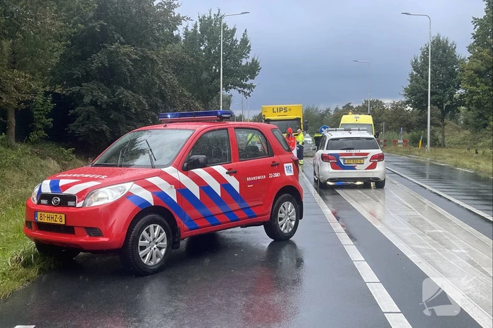 Fietser overleden bij botsing met vrachtwagen