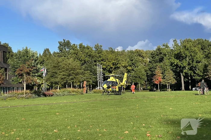 Fietser gewond door botsing met personenauto