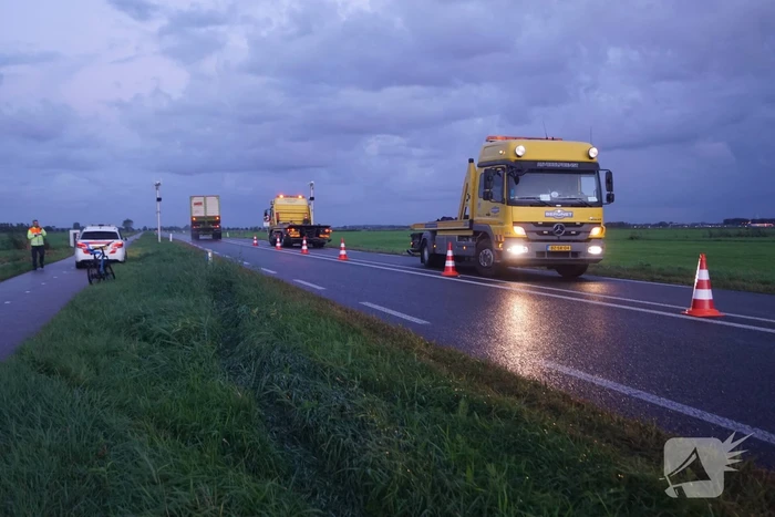 Auto raakt van de weg belandt in sloot