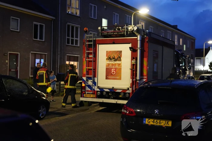 Buurtbewoners schakelen brandweer in door rookmelder