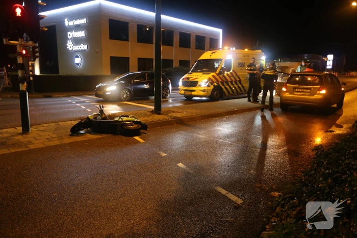 Deelscooter komt in botsing met personenauto