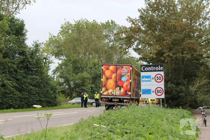 Auto total-loss na botsing met vrachtwagen
