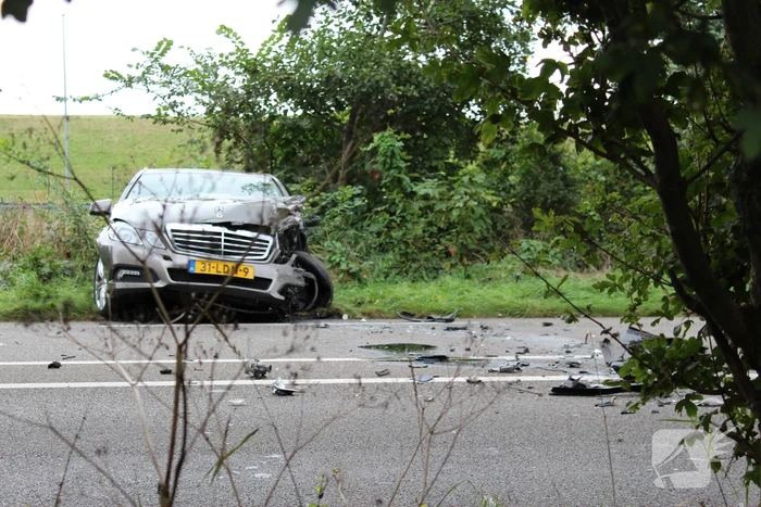 Auto total-loss na botsing met vrachtwagen