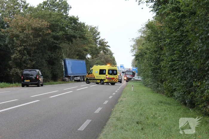 Auto total-loss na botsing met vrachtwagen