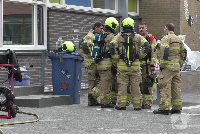 Brandweer doet onderzoek naar brand in schoolgebouw