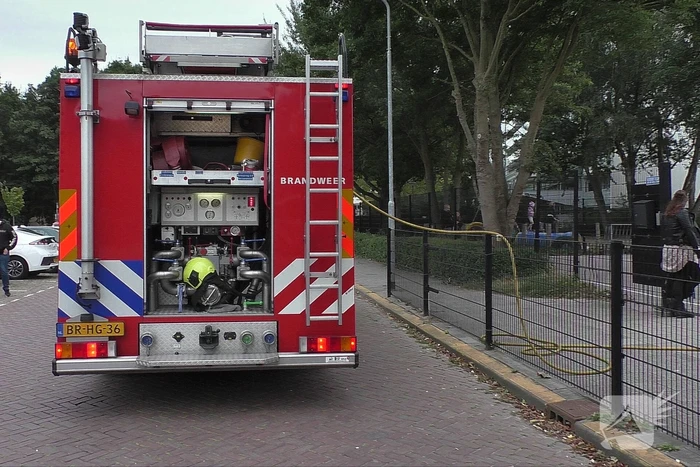 Brandweer doet onderzoek naar brand in schoolgebouw