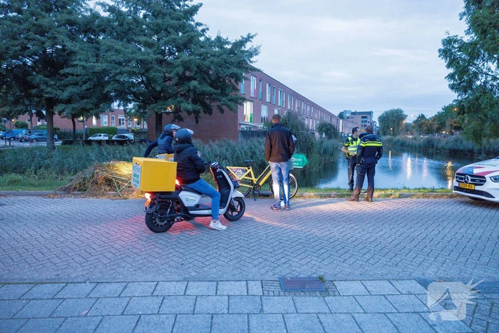 Dieven dumpen gestolen New York Pizza e-bike in sloot