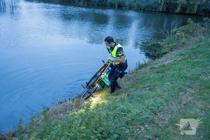 Dieven dumpen gestolen New York Pizza e-bike in sloot