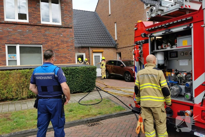 Brand in schuur naast woning