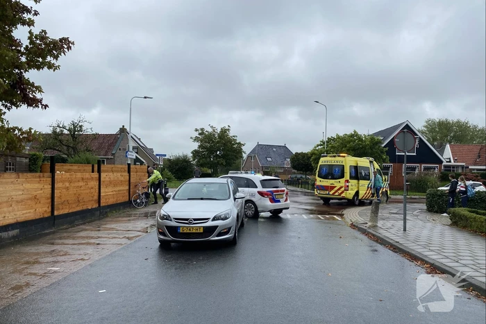 Man op fiets zwaargewond bij aanrijding met auto op kruising