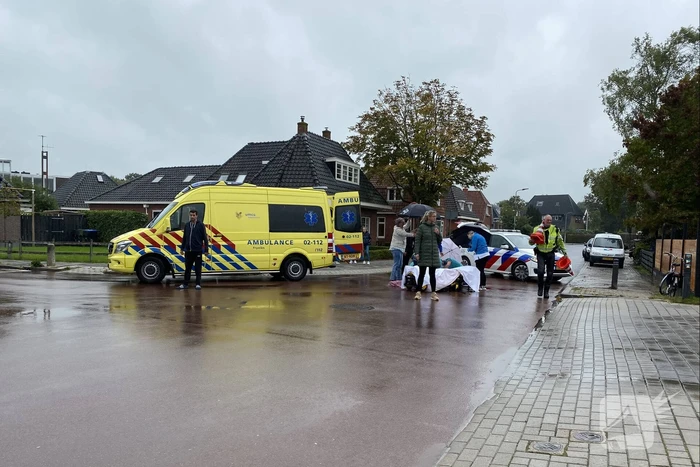 Man op fiets zwaargewond bij aanrijding met auto op kruising