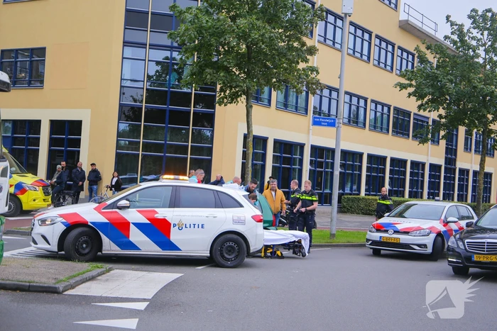 Ongeval op rotonde trekt veel bekijks