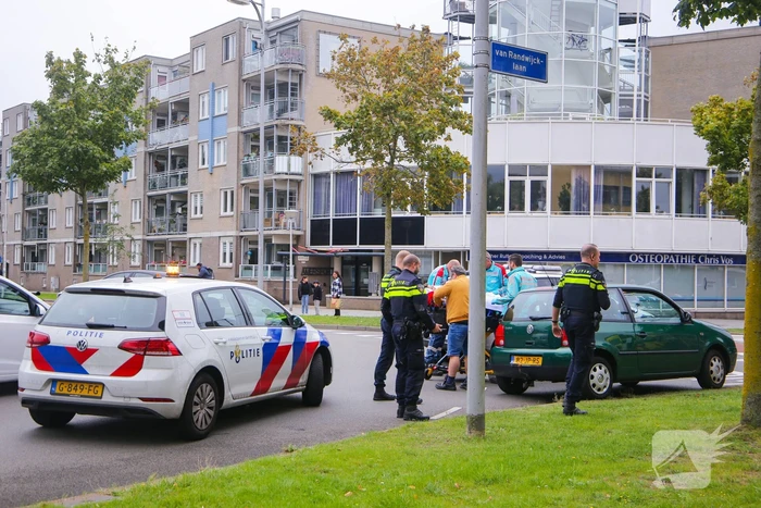 Ongeval op rotonde trekt veel bekijks