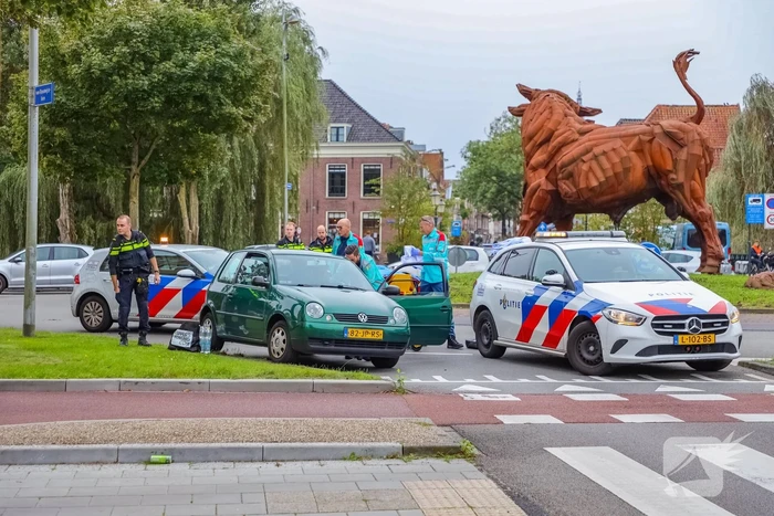 Ongeval op rotonde trekt veel bekijks