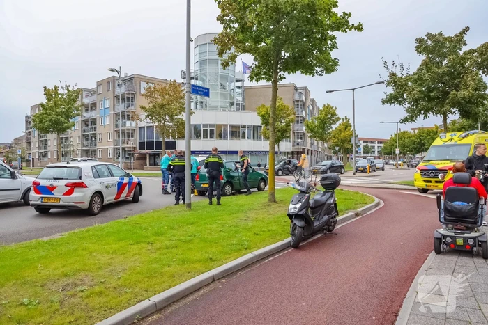 Ongeval op rotonde trekt veel bekijks