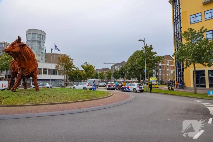 Ongeval op rotonde trekt veel bekijks