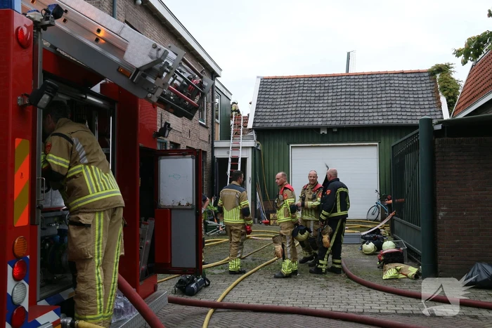 Forse rookontwikkeling bij brand in schuur