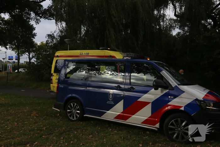 Scooterrijder gaat onderuit op fietspad