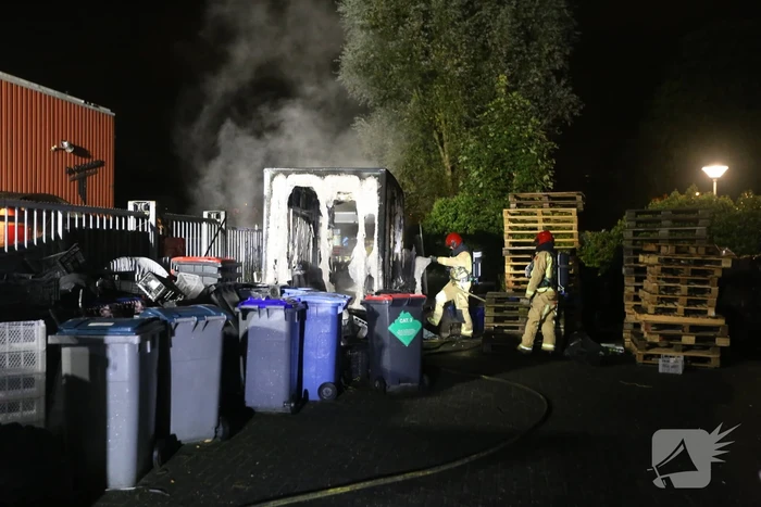 Brandweer blust brand in foodtruck