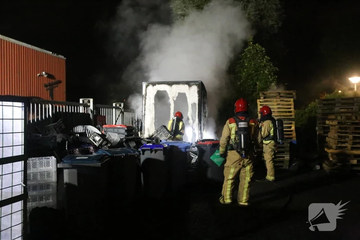 Brandweer blust brand in foodtruck