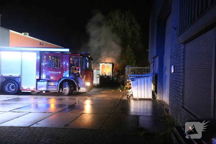 Brandweer blust brand in foodtruck