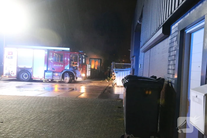 Brandweer blust brand in foodtruck