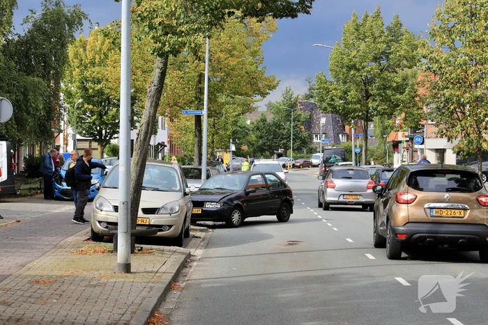 Kind gewond bij aanrijding tussen twee auto's