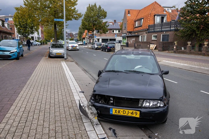 Kind gewond bij aanrijding tussen twee auto's