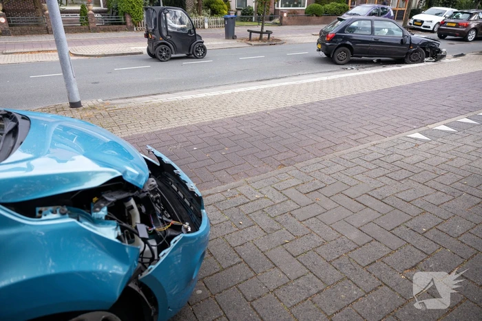 Kind gewond bij aanrijding tussen twee auto's