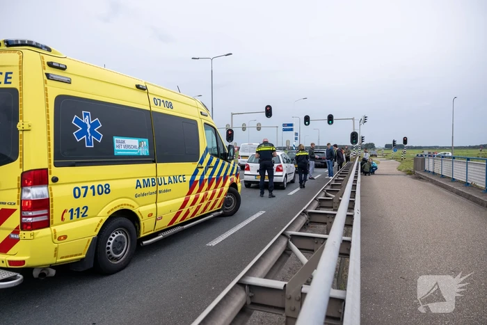 Kop staart aanrijding tussen vijf voertuigen