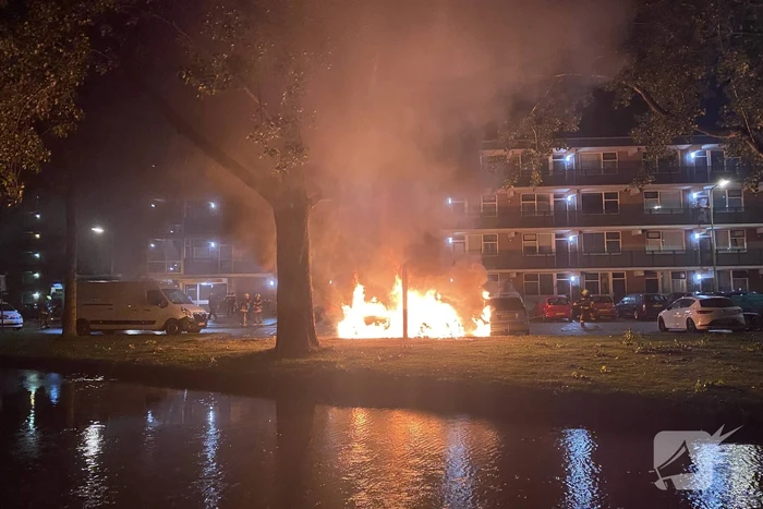 Drie auto's verwoest door brand
