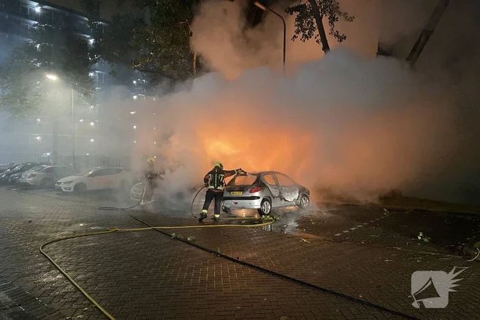 Drie auto's verwoest door brand