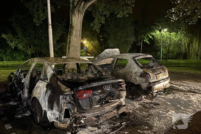 Drie auto's verwoest door brand
