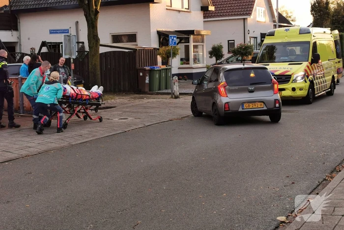 Bezorger gewond bij botsing met auto