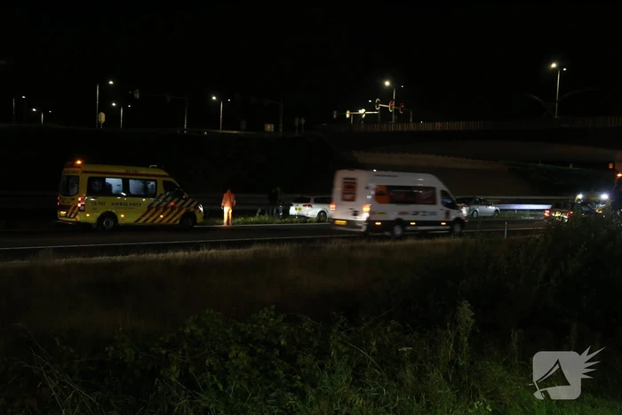 Twee personenauto's botsen op Rijksweg