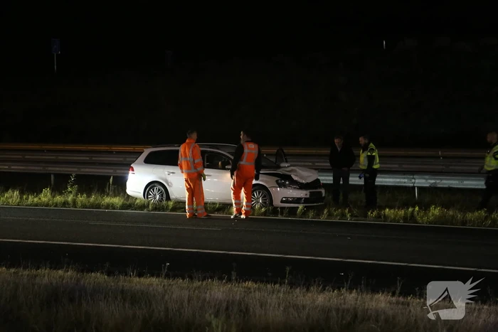 Twee personenauto's botsen op Rijksweg