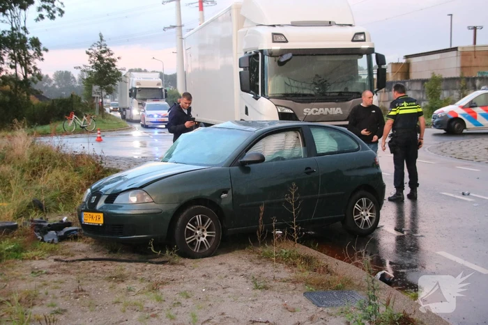 Twee gewonden na ongeval met vrachtwagen