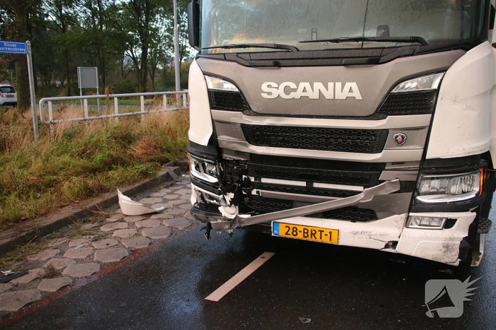 Twee gewonden na ongeval met vrachtwagen