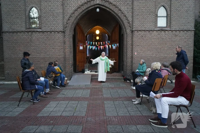 Huisdieren krijgen zegening op Dierendag