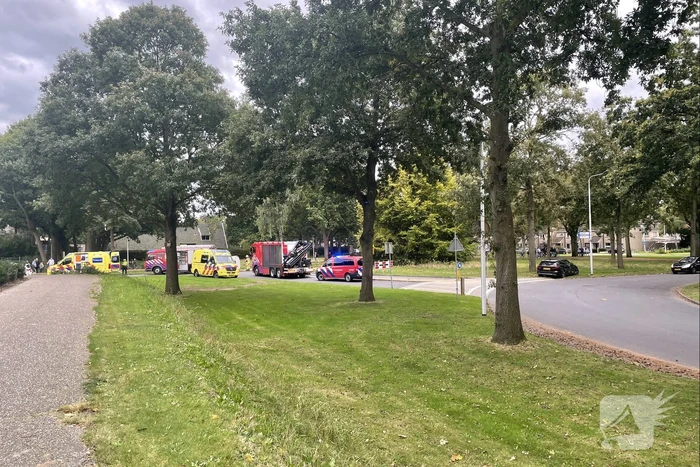 Ambulance eindigt in sloot