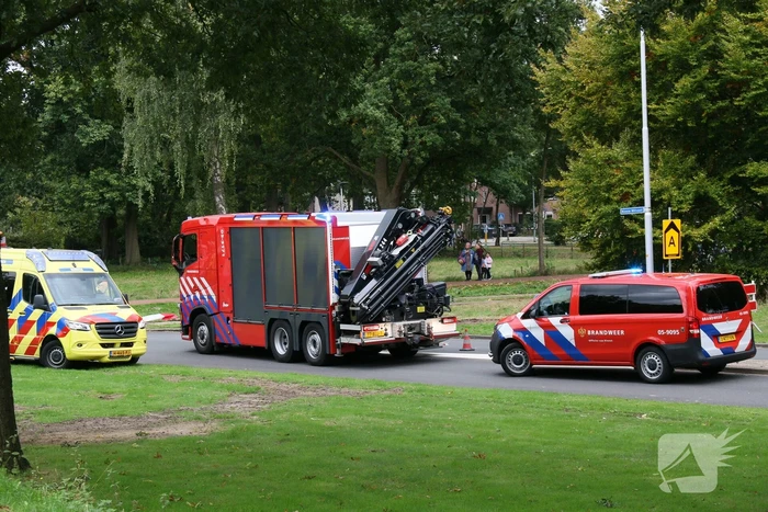 Ambulance eindigt in sloot