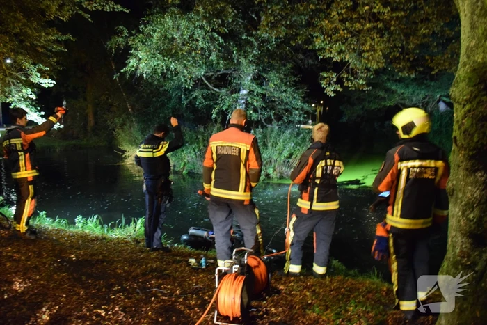 Hulpdiensten rukken uit voor scooter in sloot