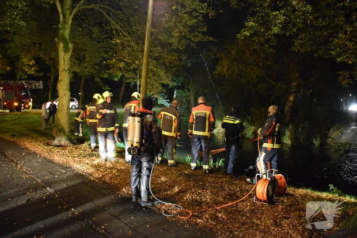 Hulpdiensten rukken uit voor scooter in sloot