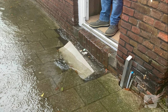 Straten onderwater na wolkbreuk in De Korte Akkeren