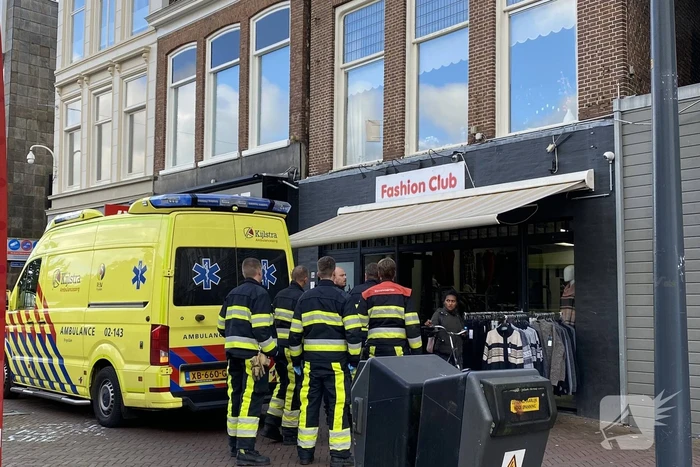 Man mogelijk gewond na elektrocutie in kledingwinkel