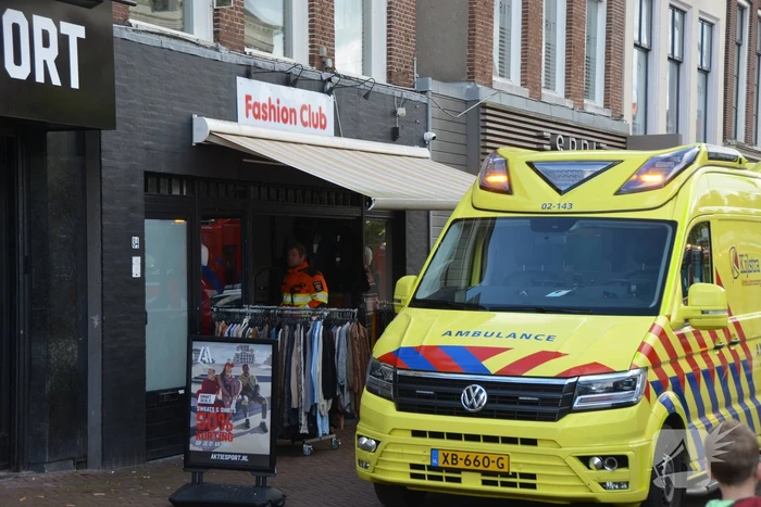 Man mogelijk gewond na elektrocutie in kledingwinkel