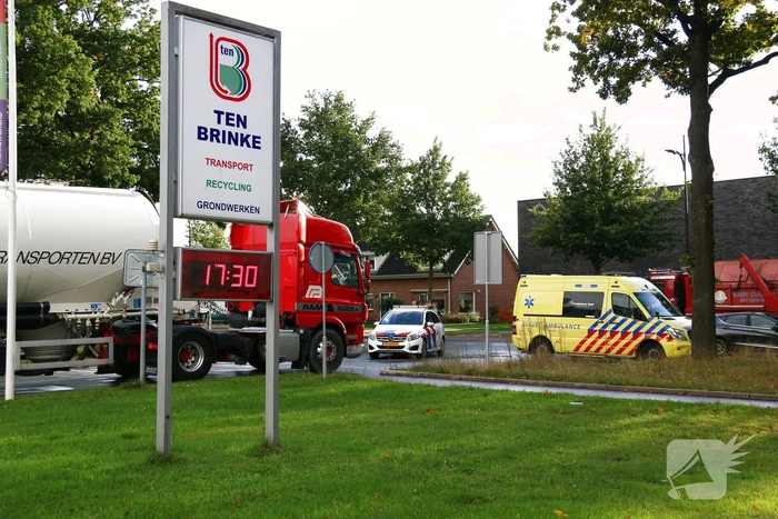 Overstekende fietser aangereden door vrachtwagen