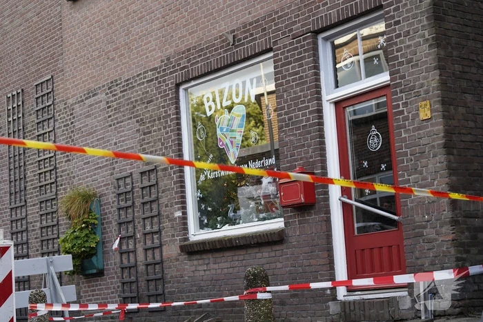 Scheuren in buitenmuren na verzakking
